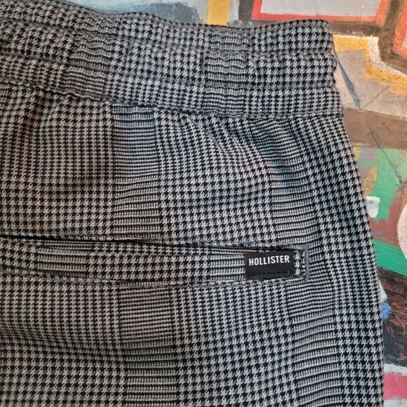 Hollister Epic Flex Plaid Crop Taper Pants - black & white, woman's size Medium - Picture 9 of 10